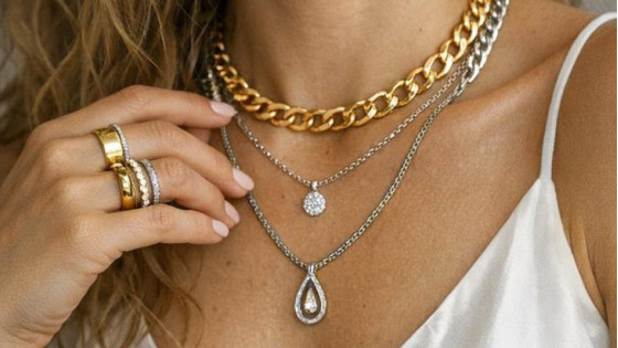 Можно ли совмещать золото и серебро? Mixed Metals – главный тренд современной бижутерии