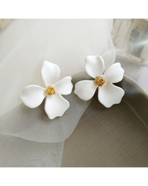 Серьги цветы белые soft touch
