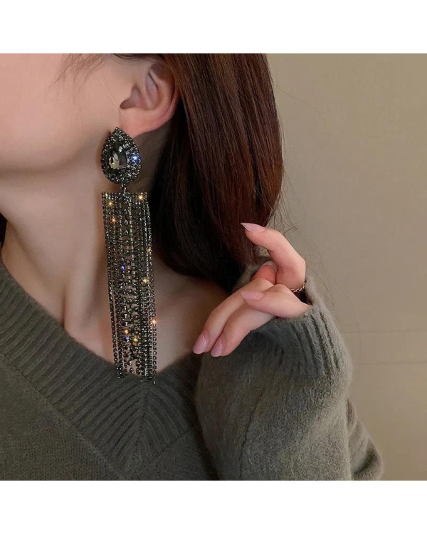 Длинные серьги с кристаллами капля серо черные