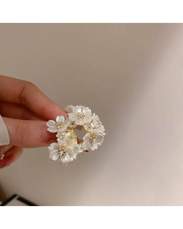 Серьги кольца с цветами