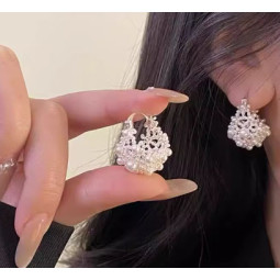 Серьги серебристые с жемчугом бижутерия
