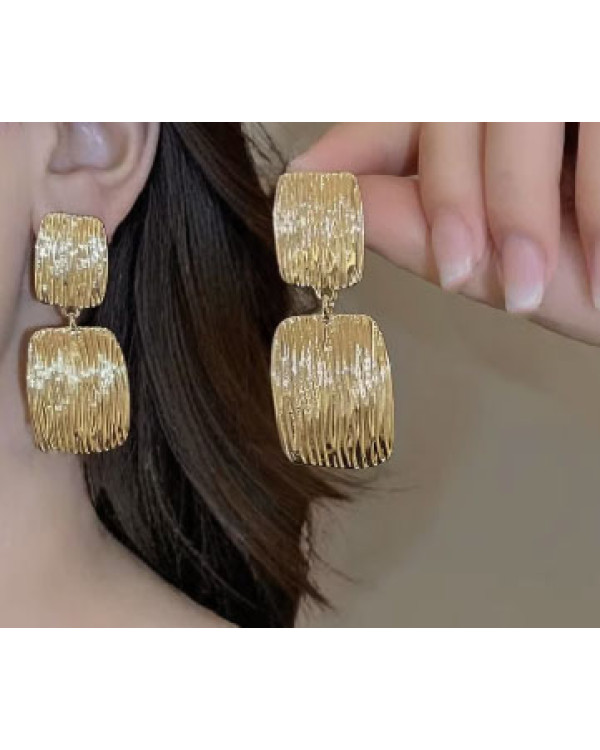 Серьги клипсы длинные мятое золото
