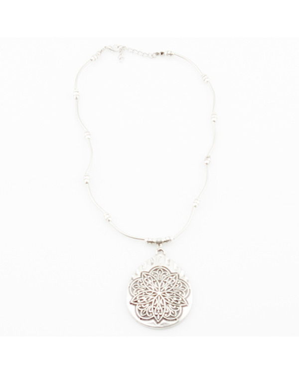 Кулон на ожерелье "Pendant silver pattern"  подвеска здесь – нежное переплетение металлических нитей