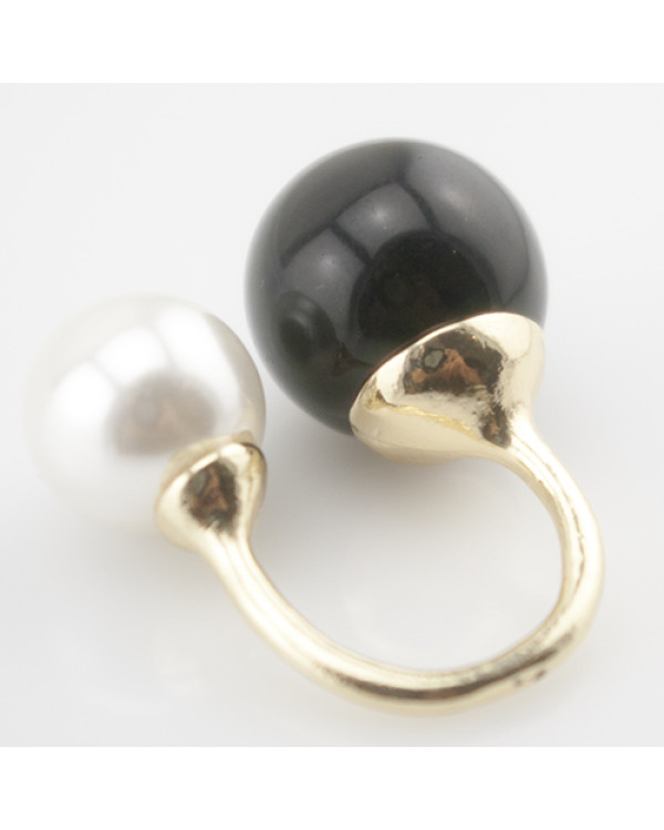 Модное кольцо "Sphere black and pearl"